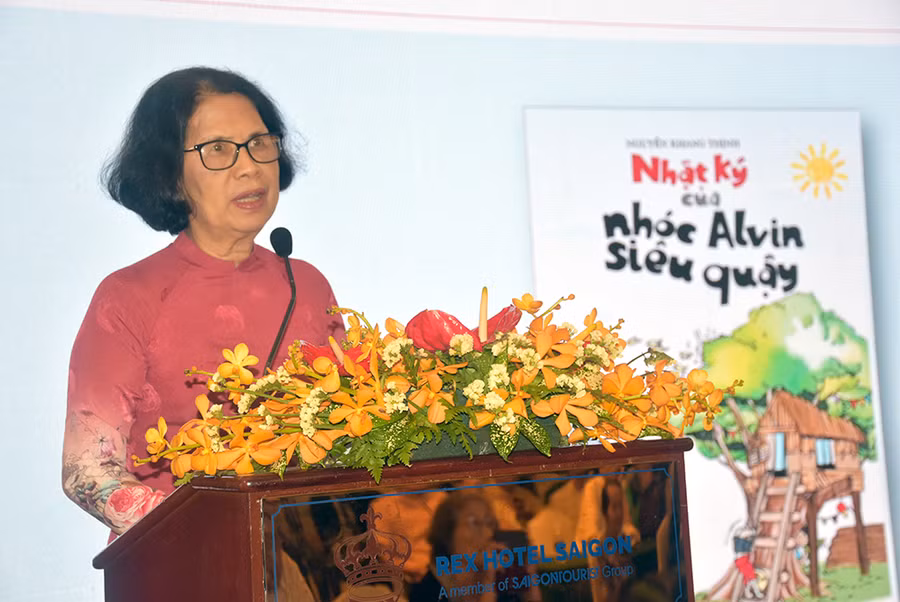 TS Quách Thu Nguyệt công bố GSH ở hạng mục Sách Thiếu nhi.