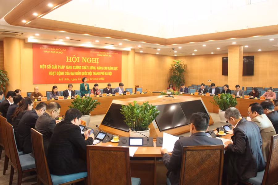 Quang cảnh buổi họp.