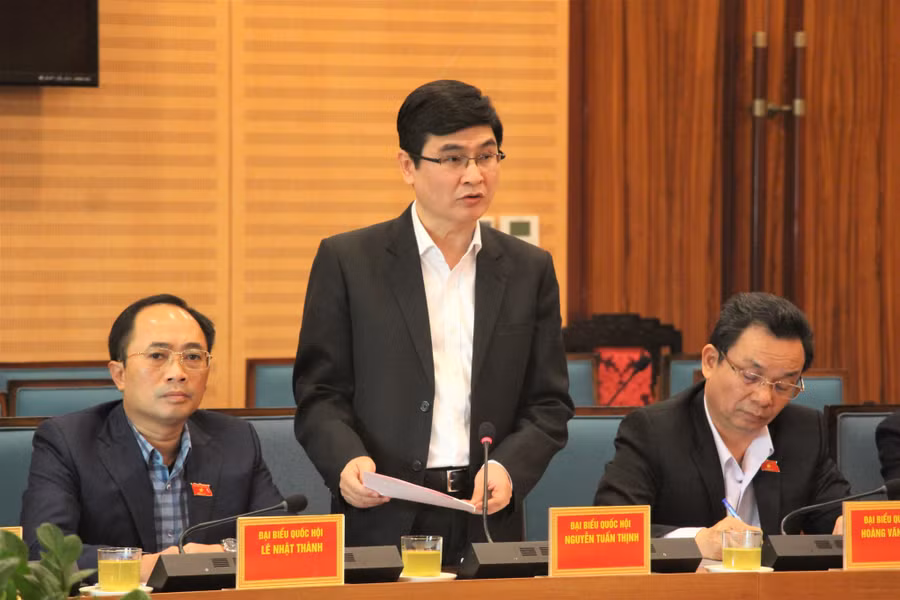 Đại biểu Quốc hội phát biểu tại Hội nghị.