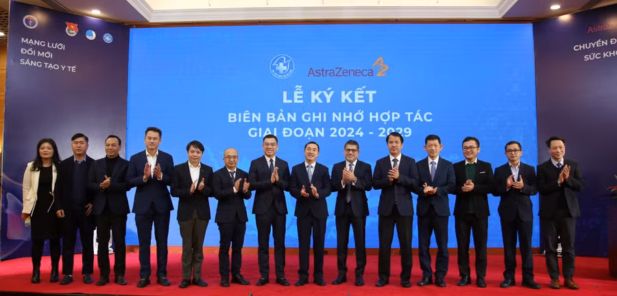 Quang cảnh lễ ký kết.