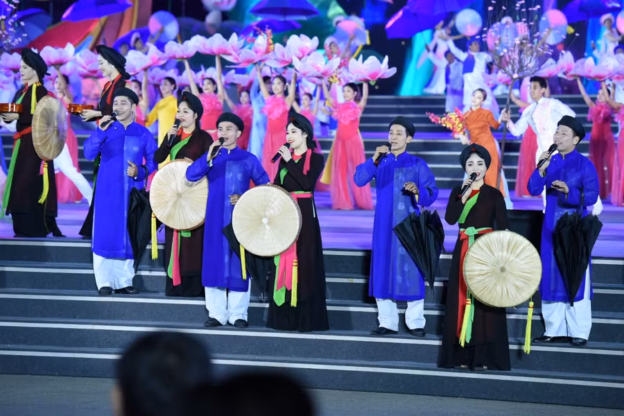 Nhiều tiết mục văn nghệ tại lễ khai mạc Festival Về miền Quan họ - 2023. Nhiều tiết mục văn nghệ tại lễ khai mạc Festival Về miền Quan họ - 2023.