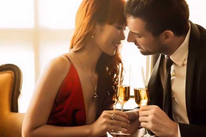 Hơn 70% những trường hợp nam giới lần đầu có quan hệ tình dục với người phụ nữ khác không phải vợ mình đều có sự “trợ giúp” của hơi men.