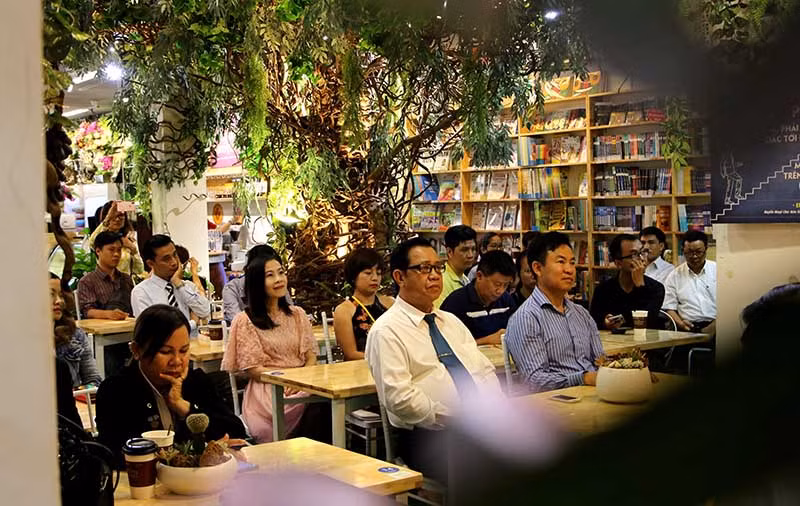 Không gian bên trong cà phê sách Hạt giống tâm hồn.