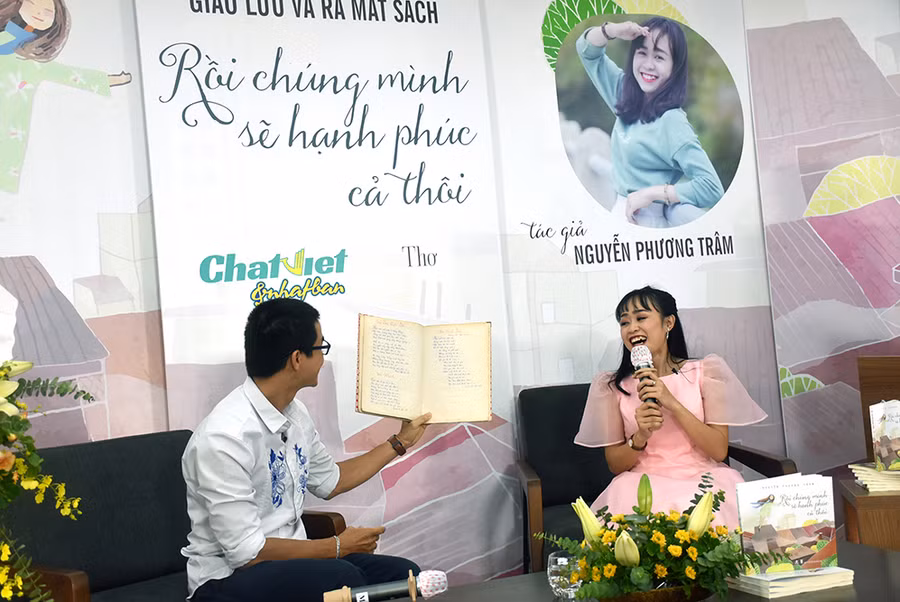 Nhà thơ Nguyễn Phong Việt giới thiệu những bài thơ viết tay thời học phổ thông của Phương Trâm.