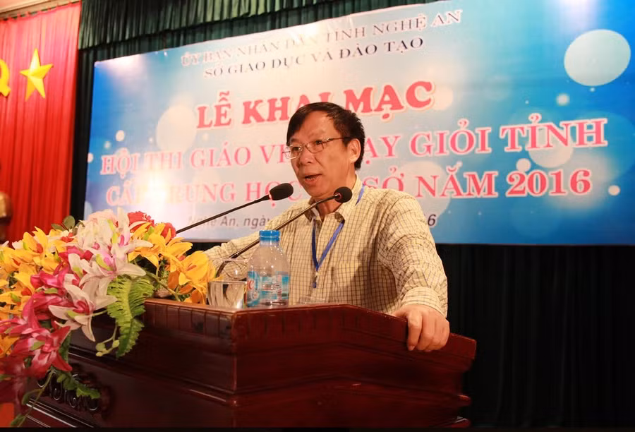 Ông Nguyễn Hoàng – Phó GĐ Sở GD&ĐT Nghệ An - mong muốn các giáo viên phát huy lòng tự trọng, bản lĩnh tham dự hội thi Ông Nguyễn Hoàng – Phó GĐ Sở GD&ĐT Nghệ An - mong muốn các giáo viên phát huy lòng tự trọng, bản lĩnh tham dự hội thi