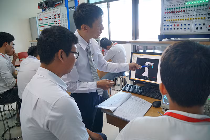 Một giờ học thực hành của SV TDTU