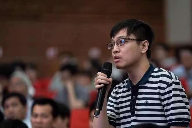 Các bạn sinh viên trẻ quan tâm tới chương trình khi nghe thông tin Vingroup hỗ trợ toàn diện startup. Các bạn sinh viên trẻ quan tâm tới chương trình khi nghe thông tin Vingroup hỗ trợ toàn diện startup.