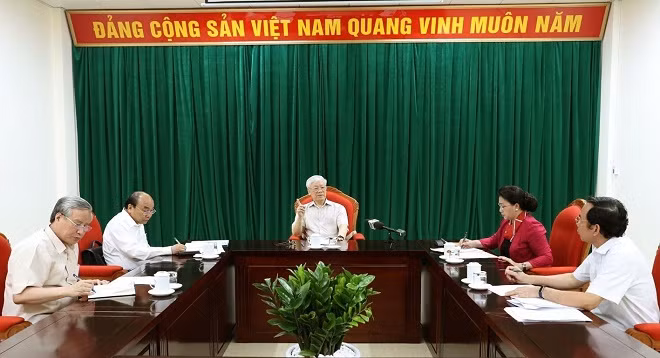 Tổng Bí thư, Chủ tịch nước Nguyễn Phú Trọng chủ trì họp lãnh đạo chủ chốt của Đảng và Nhà nước. (Ảnh: TTXVN)