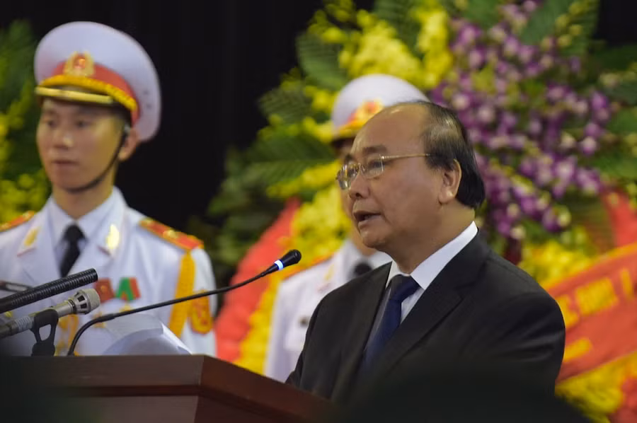 Thủ tướng Nguyễn Xuân Phúc đọc lời điếu. Ảnh VGP/Nhật Bắc Thủ tướng Nguyễn Xuân Phúc đọc lời điếu. Ảnh VGP/Nhật Bắc