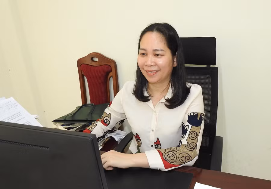 Cô Nguyễn Thị Tuyết Hồng, Phó hiệu trưởng Trường THPT Hòn Gai.