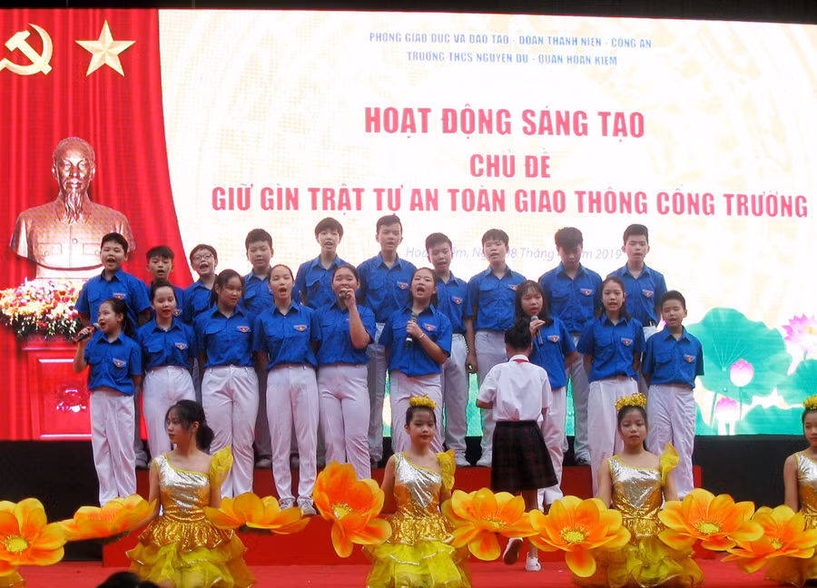 HS trường giữa phố cổ đề xuất 6 giải pháp giúp tránh tắc cổng trường