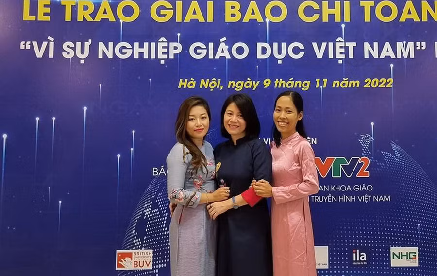 Nhóm tác giả Báo Đại Đoàn Kết đạt giải Nhất tại giải Báo chí Vì sự nghiệp Giáo dục Việt Nam năm 2022. 