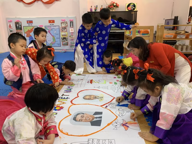 Những bài học về đất nước Triều Tiên và mối quan hệ hữu nghị Việt Triều được các cô giáo truyền đạt đến học sinh trong trường