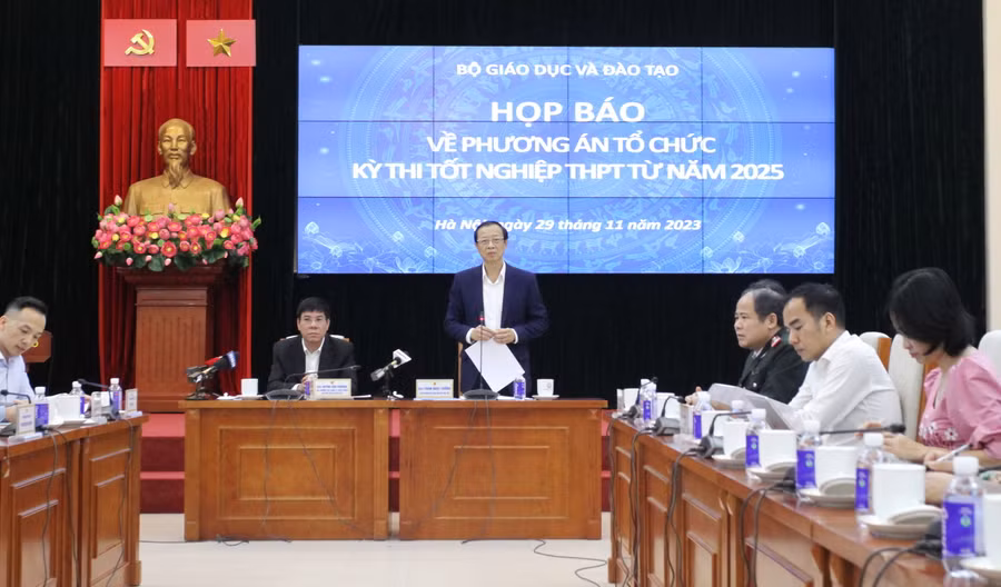 Thứ trưởng Phạm Ngọc Thưởng chủ trì buổi họp báo. Thứ trưởng Phạm Ngọc Thưởng chủ trì buổi họp báo.