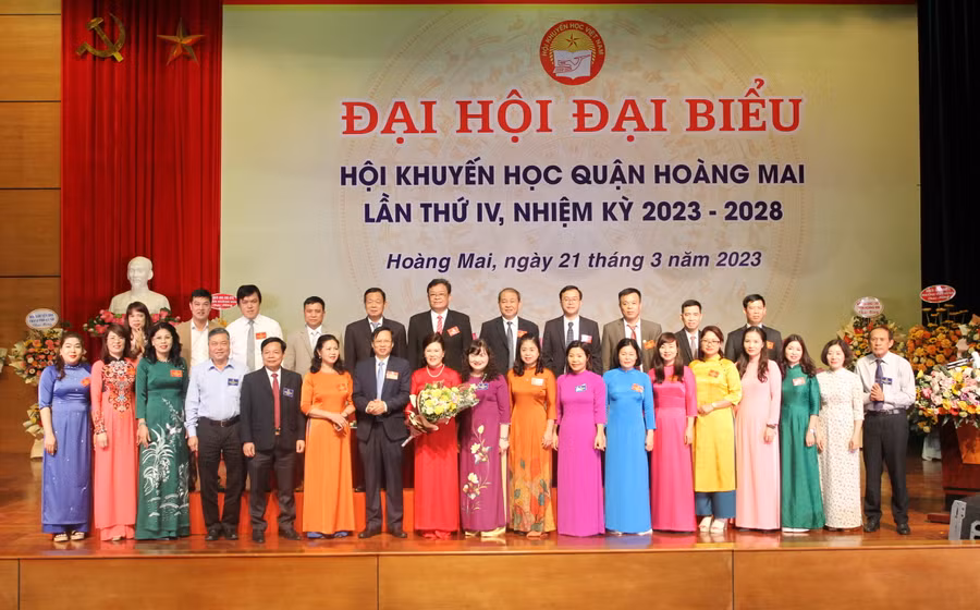 Ra mắt Ban chấp hành Hội khuyến học quận Hoàng Mai khóa IV nhiệm kỳ 2023-2028.