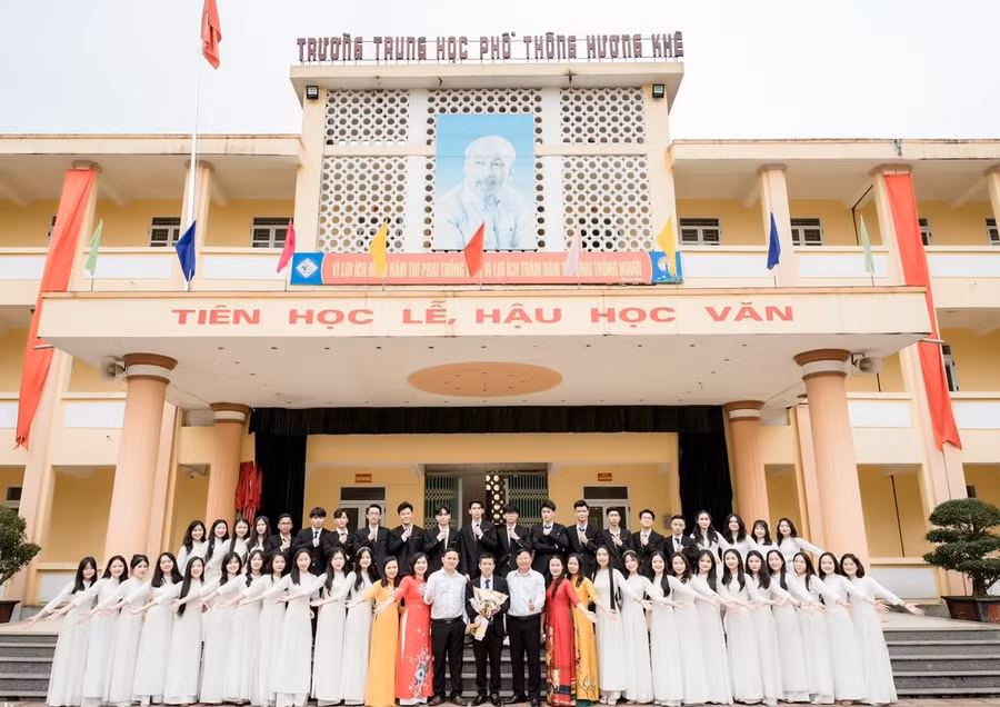 Học sinh Trường THPT Hương Khê (Hà Tĩnh). Ảnh NVCC.