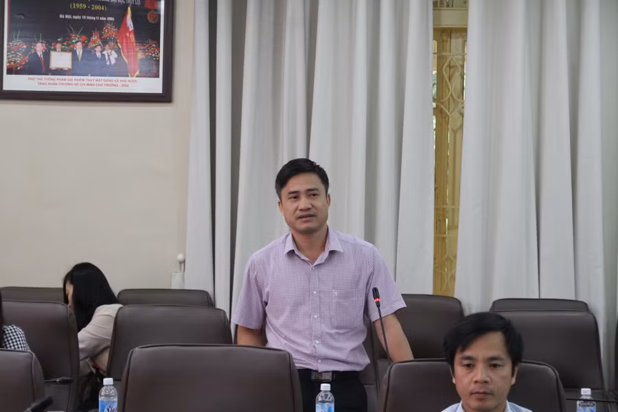 Đại diện Sở GD&ĐT Hà Nội trình bày tham luận tại tọa đàm.