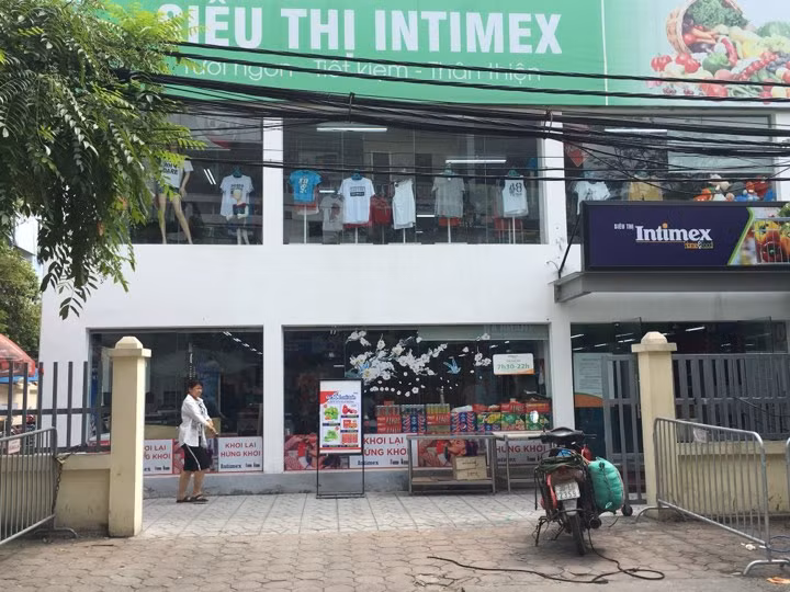 Siêu thị Intimex tại số 89 Bùi Ngọc Dương, phường Bạch Mai.