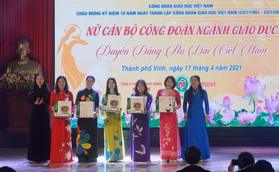 Công đoàn Giáo dục Việt Nam tổ chức nhiều hoạt động tri ân nhà giáo.