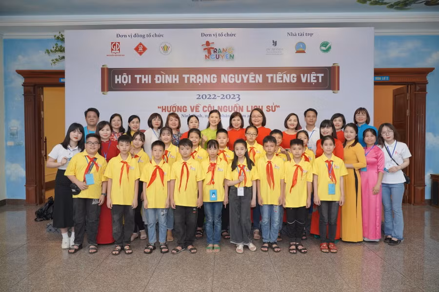 Lễ trao giải cuộc thi ngày 23/4. Lễ trao giải cuộc thi ngày 23/4.