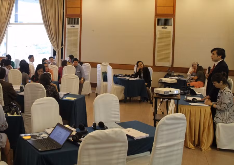 Các đại biểu thảo luận tại hội thảo Các đại biểu thảo luận tại hội thảo