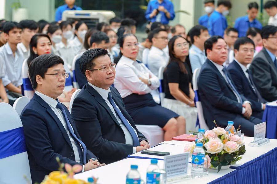 Đại biểu dự khai giảng năm học 2023 - 2024.
