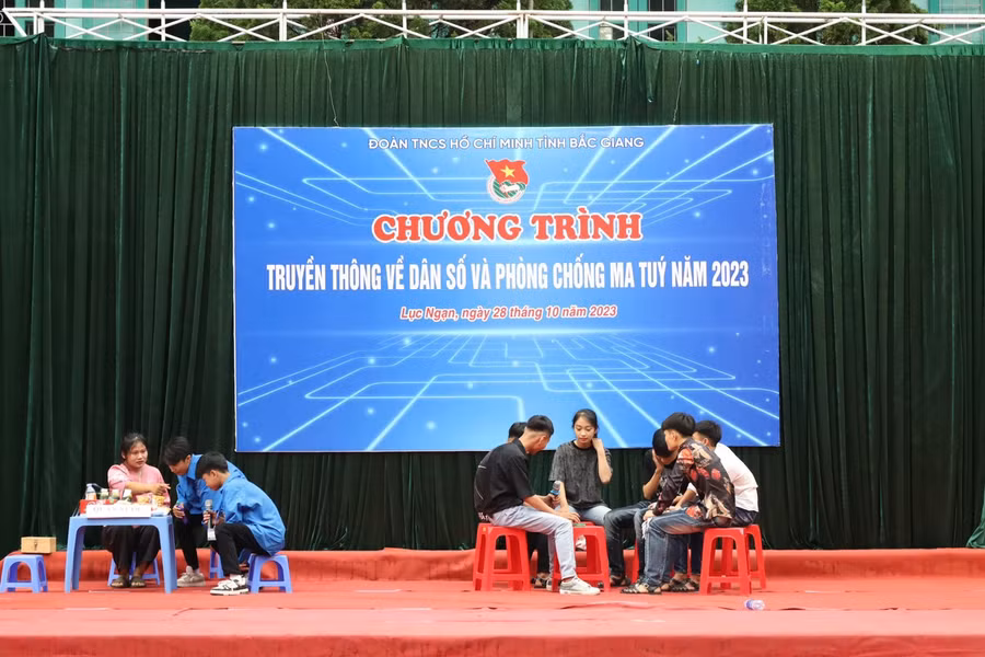 Các đội thi thể hiện tài năng tại chương trình. Các đội thi thể hiện tài năng tại chương trình.