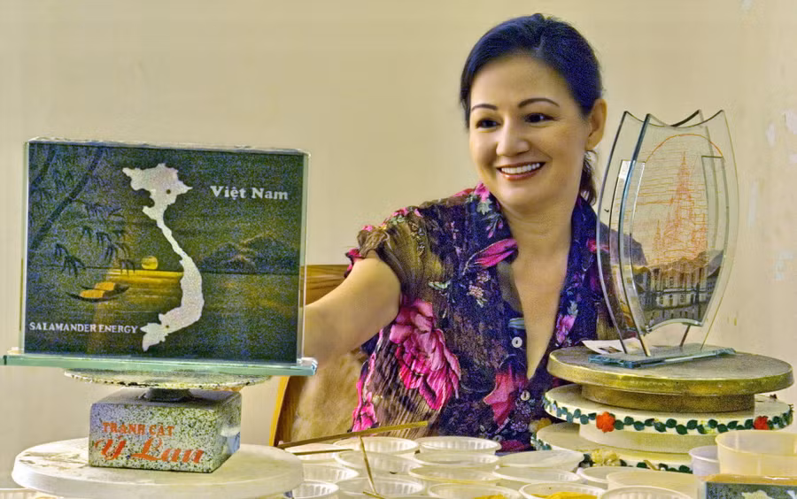 Nghệ nhân Ý Lan - Tác giả bức tranh cát "Gạc Ma - Vòng tròn bất tử"