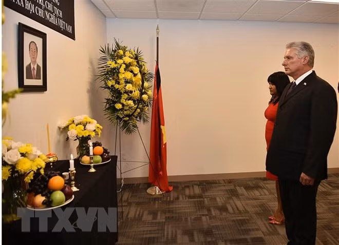 Chủ tịch Cuba Miguel Diaz-Canel tới viếng Chủ tịch nước Trần Đại Quang. Chủ tịch Cuba Miguel Diaz-Canel tới viếng Chủ tịch nước Trần Đại Quang.