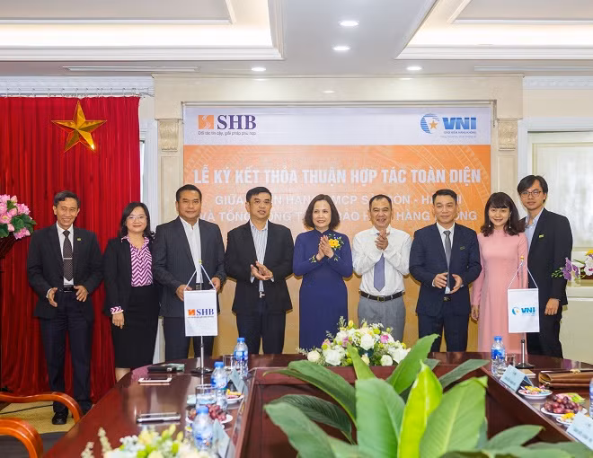 Lãnh đạo SHB và VNI tại Lễ ký kết hợp tác Lãnh đạo SHB và VNI tại Lễ ký kết hợp tác