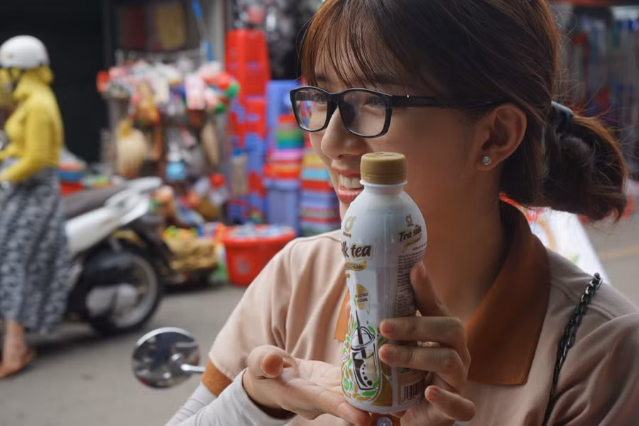 Macchiato Không độ được định vị là “ngon khó cưỡng” với hình thức đóng chai tiện lợi để đưa sản phẩm phủ khắp nước, phục vụ nhu cầu của hàng triệu người tiêu dùng. Macchiato Không độ được định vị là “ngon khó cưỡng” với hình thức đóng chai tiện lợi để đưa sản phẩm phủ khắp nước, phục vụ nhu cầu của hàng triệu người tiêu dùng.