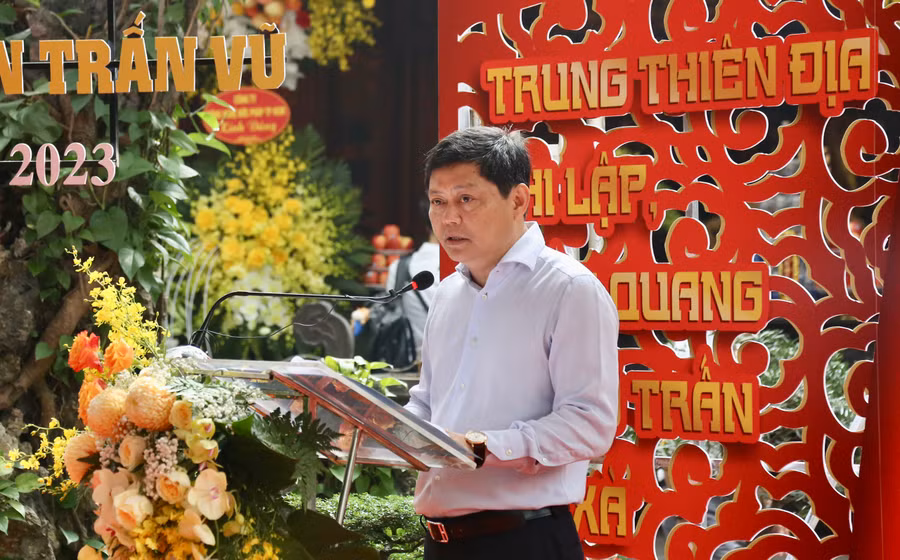 Chủ tịch UBND quận Ba Đình Tạ Nam Chiến phát biểu tại Lễ hội kỷ niệm ngày sinh Đức thánh Huyền Thiên Trấn Vũ.