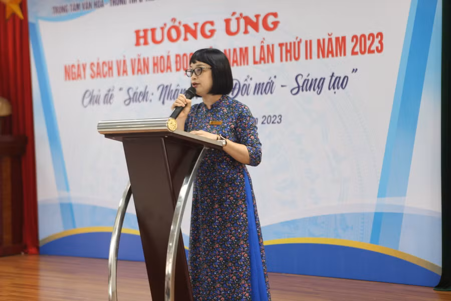 Cô Ngô Phi Khanh, Hiệu trưởng Trường Tiểu học Trung Tự phát biểu.