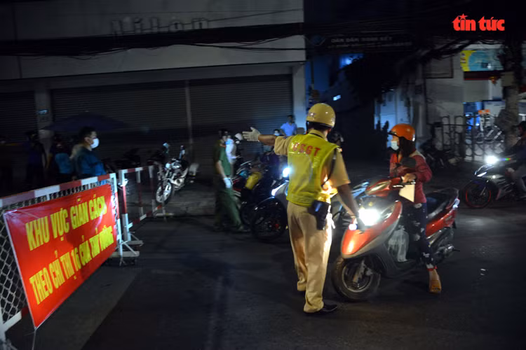 TP Hồ Chí Minh tái lập chốt kiểm soát người dân và phương tiện ra vào quận Gò Vấp ảnh 5
