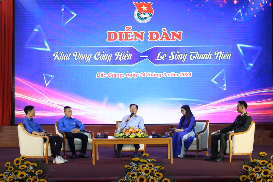 Đại biểu đã chia sẻ, trao đổi những câu chuyện về khát vọng và hành trình học tập, rèn luyện, công tác để hiện thực hóa khát vọng của thanh niên.