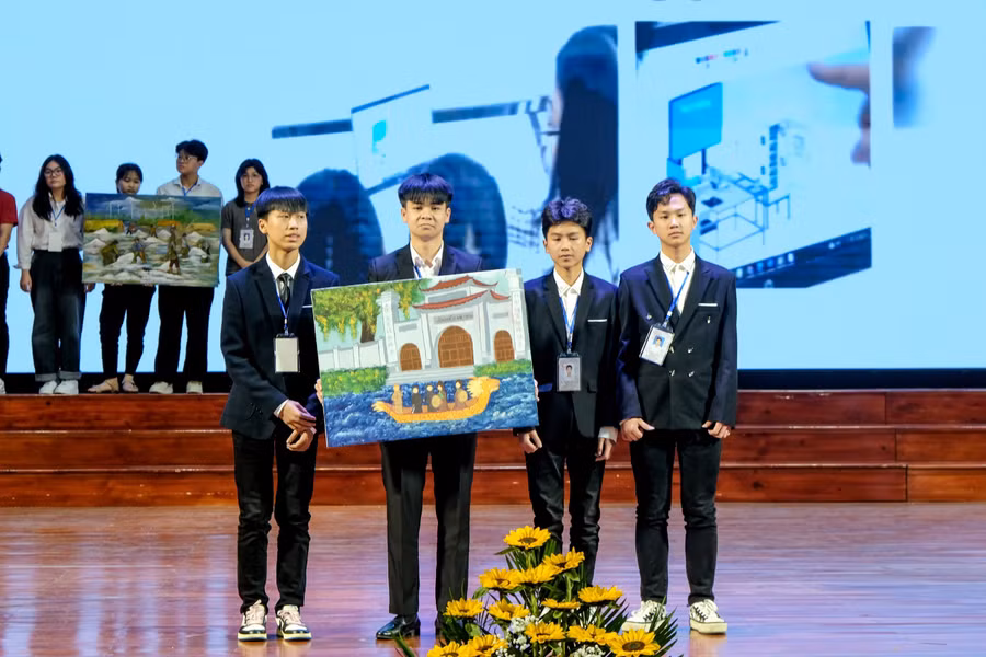 Đoàn học sinh Bắc Ninh giới thiệu về quê hương con người Kinh Bắc tại cuộc thi KHKT. Đoàn học sinh Bắc Ninh giới thiệu về quê hương con người Kinh Bắc tại cuộc thi KHKT.