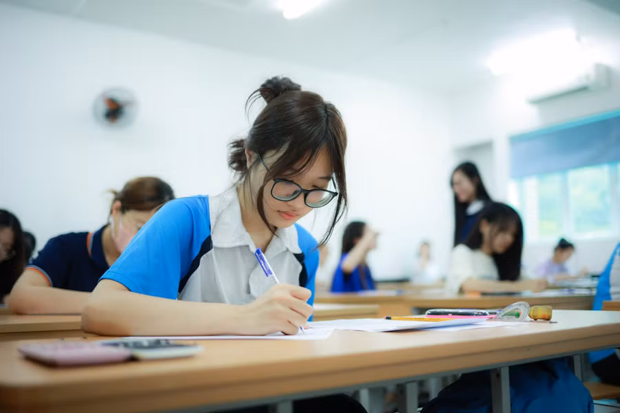 Thí sinh tham dự kỳ thi tốt nghiệp THPT năm 2024. Ảnh HN.