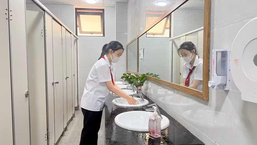 Nhà vệ sinh xanh sạch đẹp của trường THCS Thành Công. Nhà vệ sinh xanh sạch đẹp của trường THCS Thành Công.