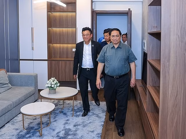 Thủ tướng Chính phủ Phạm Minh Chính tham quan dự án NƠXH tại Bắc Giang.