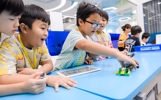 Kỷ nguyên 4.0 đòi hỏi sự đổi mới sáng tạo mạnh mẽ trong dạy và học Kỷ nguyên 4.0 đòi hỏi sự đổi mới sáng tạo mạnh mẽ trong dạy và học
