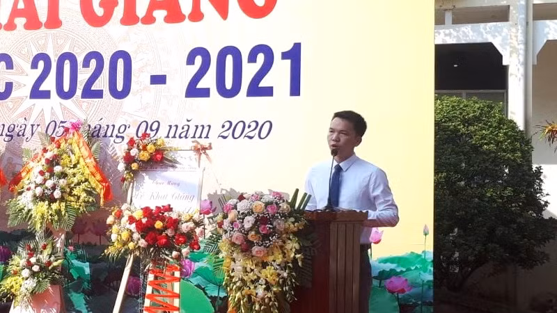 Thầy hiệu trưởng Hà Quang Vinh.