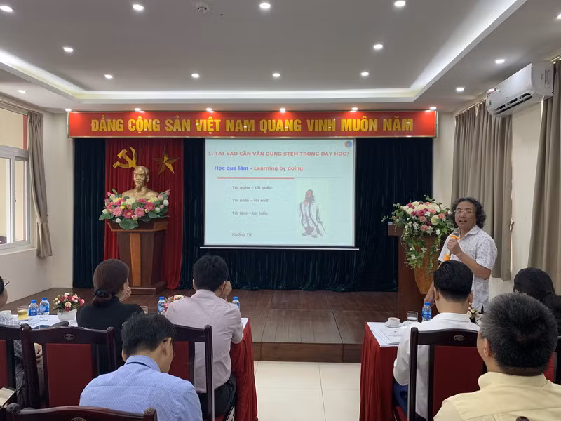 Sôi nổi ngày hội STEM ngành Giáo dục Hoàn Kiếm ảnh 7