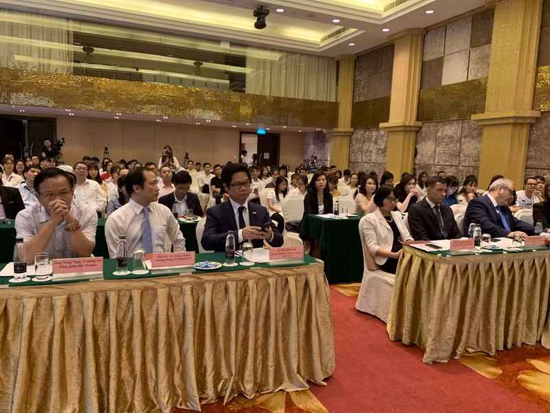 Các đại biểu tham dự sự kiện.