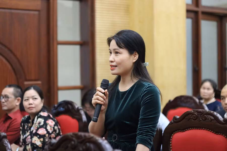 Nhiều Hiệu trưởng, ban đại diện cha mẹ học sinh đặt câu hỏi "chất vấn" tại Hội nghị.