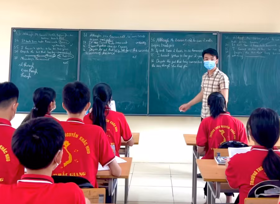 Trường THCS Nguyễn Khắc Nhu ôn tập cho học sinh lớp 9.