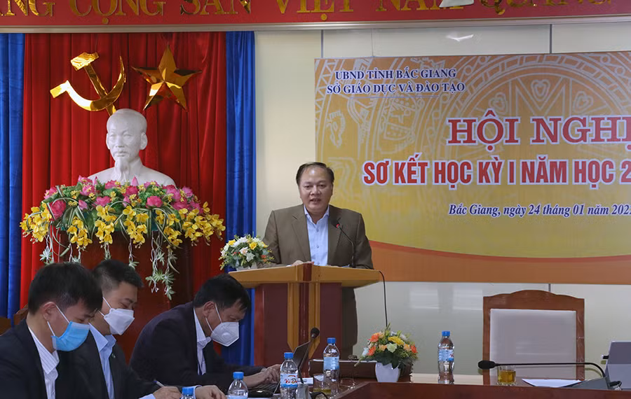 Giám đốc Sở GD&ĐT Bắc Giang Tạ Việt Hùng phát biểu tại Hội nghị Sơ kết học kỳ 1 năm học 2021 -2022.