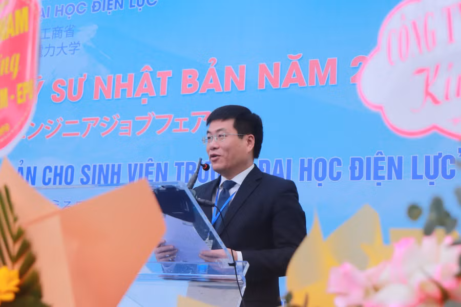 PGS.TS Nguyễn Lê Cường - Phó Hiệu trưởng Trường Đại học Điện lực phát biểu.