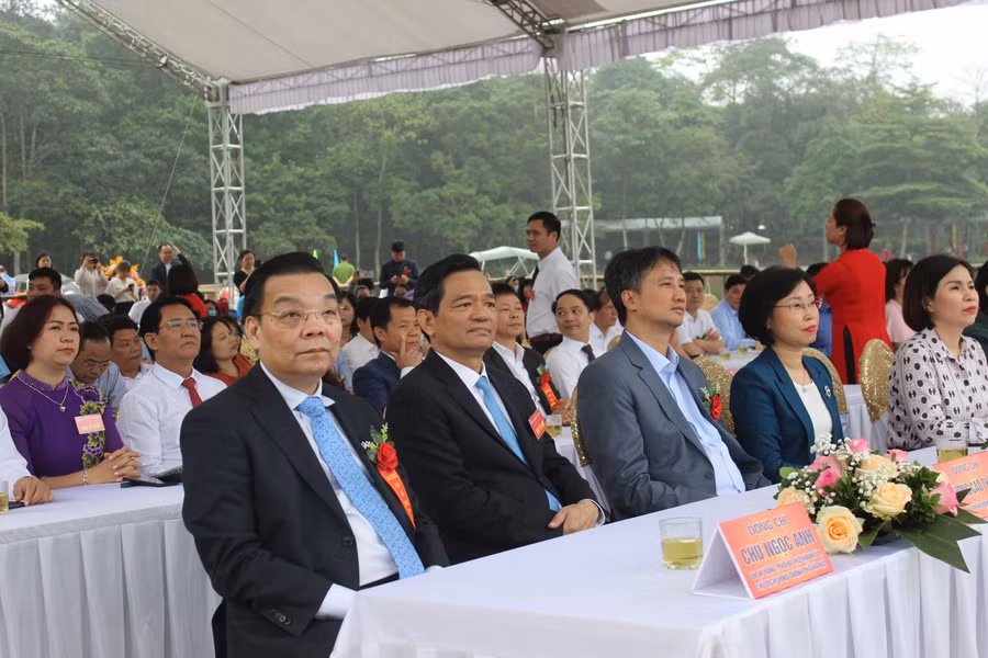 Đại biểu dự lễ khai trương du lịch Ba Vì.