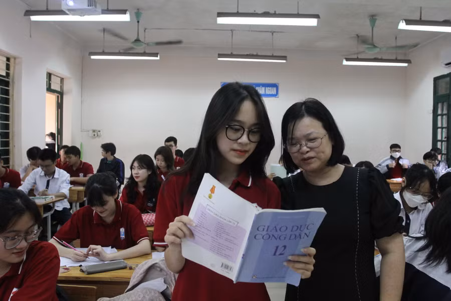 Sau khi kết thúc năm học theo kế hoạch, việc ôn tập của học sinh được thực hiện theo hướng tăng cường thời gian dành cho học sinh tự học. Sau khi kết thúc năm học theo kế hoạch, việc ôn tập của học sinh được thực hiện theo hướng tăng cường thời gian dành cho học sinh tự học.