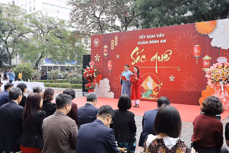 Hoạt động Tết sum vầy Xuân bình an do Công đoàn Trường Đại học Ngoại thương tổ chức. Hoạt động Tết sum vầy Xuân bình an do Công đoàn Trường Đại học Ngoại thương tổ chức.